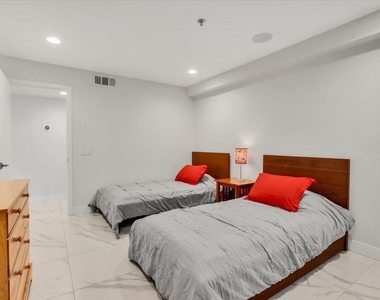 200 E Racquet Club Road - Photo Thumbnail 17