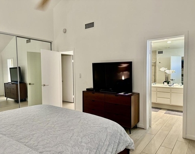 323 San Remo Street - Photo Thumbnail 11