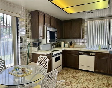 316 S Sierra Madre - Photo Thumbnail 5