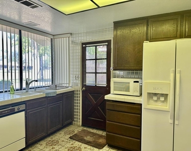 316 S Sierra Madre - Photo Thumbnail 6