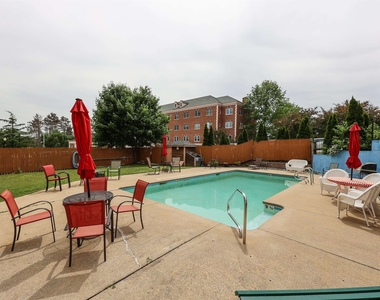 227 Pleasant - Photo Thumbnail 7