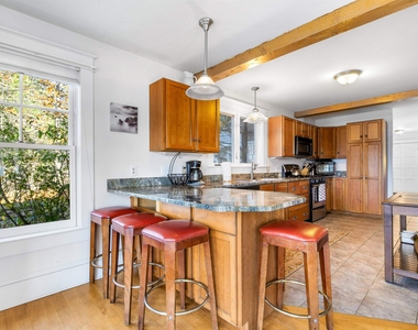 255 Pikes Point - Photo Thumbnail 11