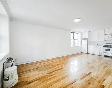 238 East 36th Street - Photo Thumbnail 4