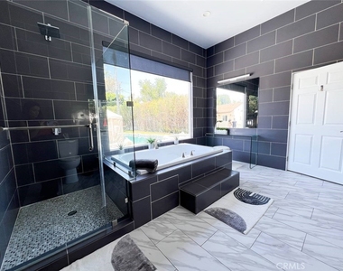 5835 Topeka Drive - Photo Thumbnail 35
