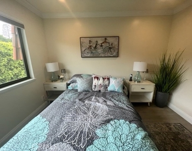 28033 Ridgecove Court N - Photo Thumbnail 3