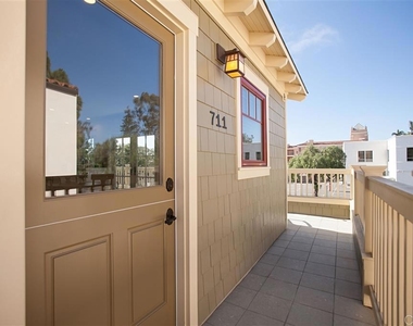 711 C Avenue - Photo Thumbnail 1