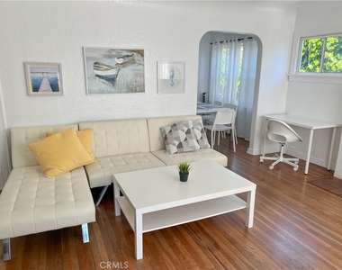 428 S Ditmar Street - Photo Thumbnail 3