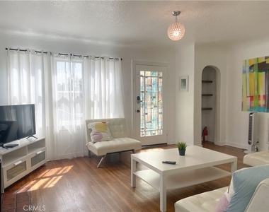 428 S Ditmar Street - Photo Thumbnail 2