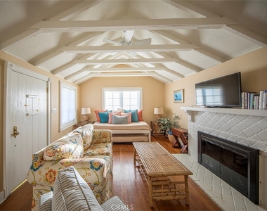 1086 Glenneyre Street - Photo Thumbnail 10
