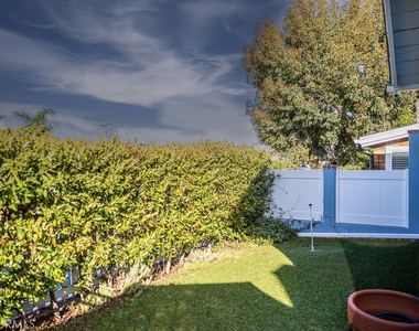 1086 Glenneyre Street - Photo Thumbnail 5
