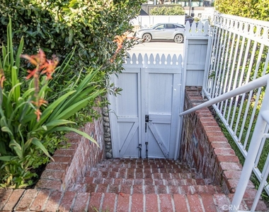 1086 Glenneyre Street - Photo Thumbnail 4