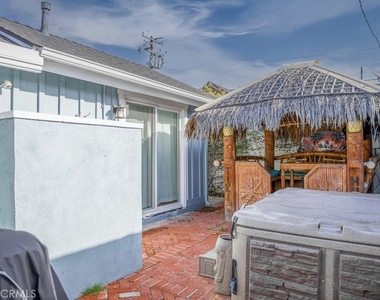 1086 Glenneyre Street - Photo Thumbnail 38