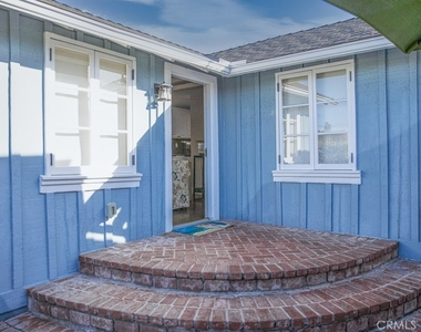 1086 Glenneyre Street - Photo Thumbnail 1