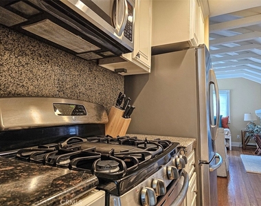 1086 Glenneyre Street - Photo Thumbnail 16