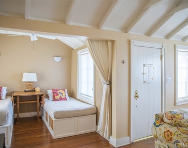 1086 Glenneyre Street - Photo Thumbnail 33