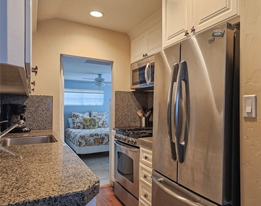 1086 Glenneyre Street - Photo Thumbnail 17
