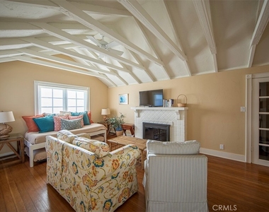 1086 Glenneyre Street - Photo Thumbnail 8