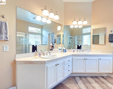 4050 Pier Point - Photo Thumbnail 29