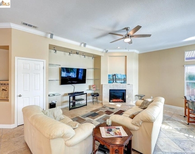 4050 Pier Point - Photo Thumbnail 17