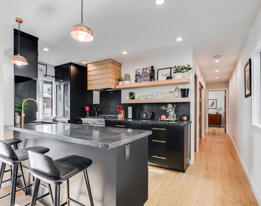 17 Sunset Avenue - Photo Thumbnail 3