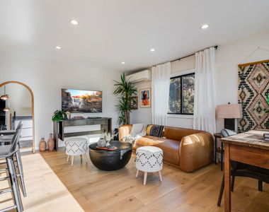 17 Sunset Avenue - Photo Thumbnail 1