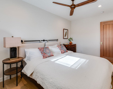 17 Sunset Avenue - Photo Thumbnail 10