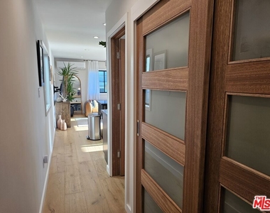 17 Sunset Avenue - Photo Thumbnail 19