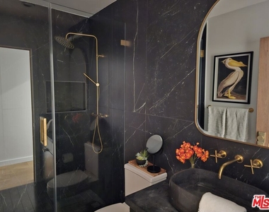 17 Sunset Avenue - Photo Thumbnail 22