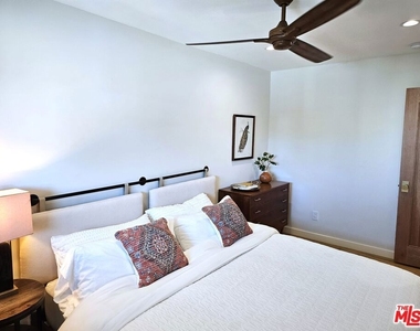 17 Sunset Avenue - Photo Thumbnail 12