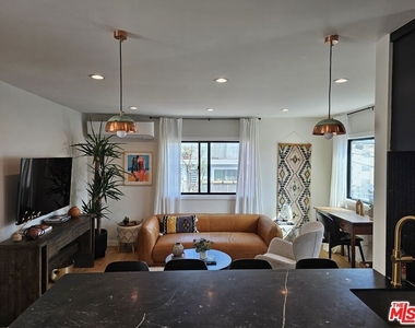 17 Sunset Avenue - Photo Thumbnail 15
