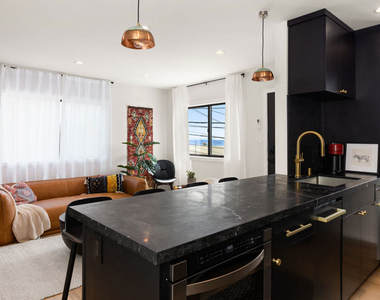 17 Sunset Avenue - Photo Thumbnail 24