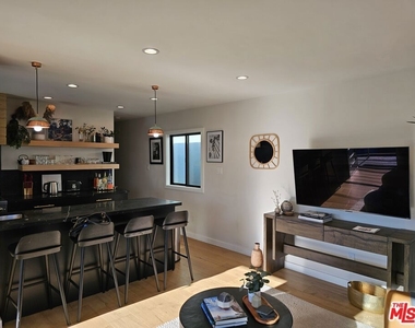 17 Sunset Avenue - Photo Thumbnail 14