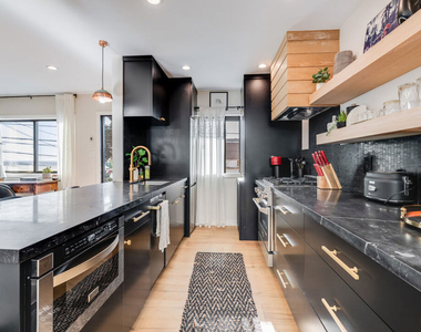 17 Sunset Avenue - Photo Thumbnail 5