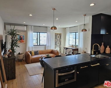 17 Sunset Avenue - Photo Thumbnail 9