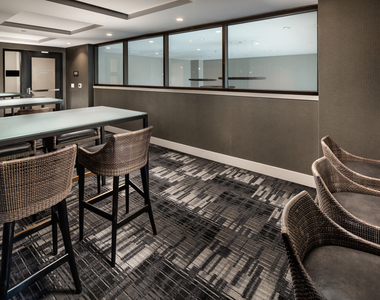 687 S Hobart Boulevard - Photo Thumbnail 19