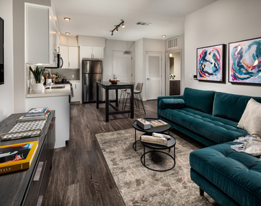 687 S Hobart Boulevard - Photo Thumbnail 3