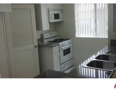1607 N Glendon Avenue - Photo Thumbnail 7