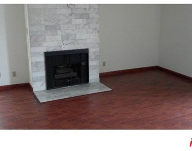 1607 N Glendon Avenue - Photo Thumbnail 6