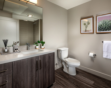 687 S Hobart Boulevard - Photo Thumbnail 4