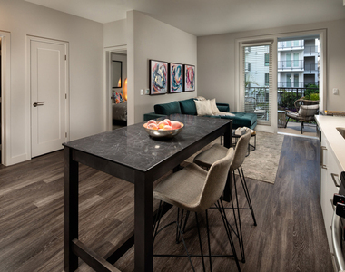 687 S Hobart Boulevard - Photo Thumbnail 2