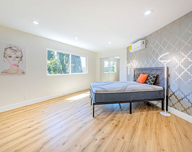 5633 La Mirada Avenue - Photo Thumbnail 15
