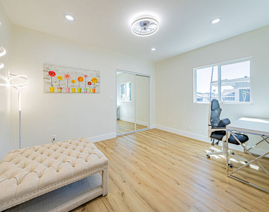 5633 La Mirada Avenue - Photo Thumbnail 14