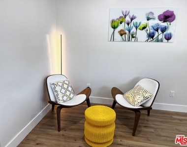 5633 La Mirada Avenue - Photo Thumbnail 4