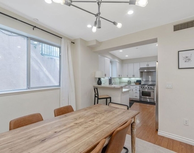 2111 S Beverly Glen Boulevard - Photo Thumbnail 7