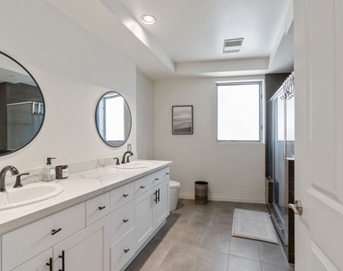 2111 S Beverly Glen Boulevard - Photo Thumbnail 14