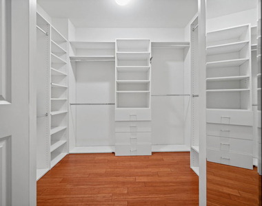 2111 S Beverly Glen Boulevard - Photo Thumbnail 16