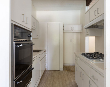 11133 Rose Avenue - Photo Thumbnail 6