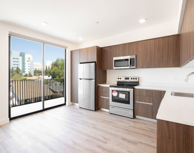 1126 N Cornwell Street - Photo Thumbnail 4