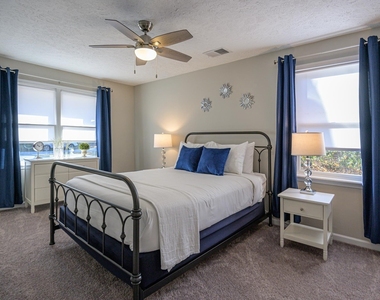 941 Pine Manor - Photo Thumbnail 11