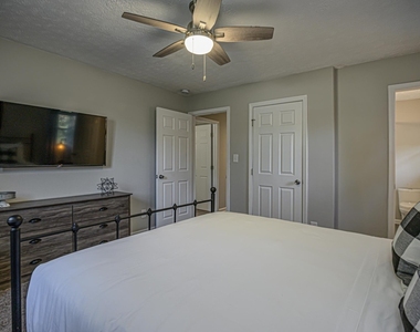 941 Pine Manor - Photo Thumbnail 22